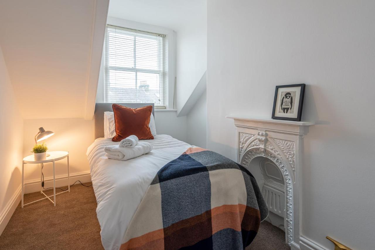 Perfectly Located 4 Storey Townhouse With 2 Parking Spaces In Central Harrogate Exterior foto