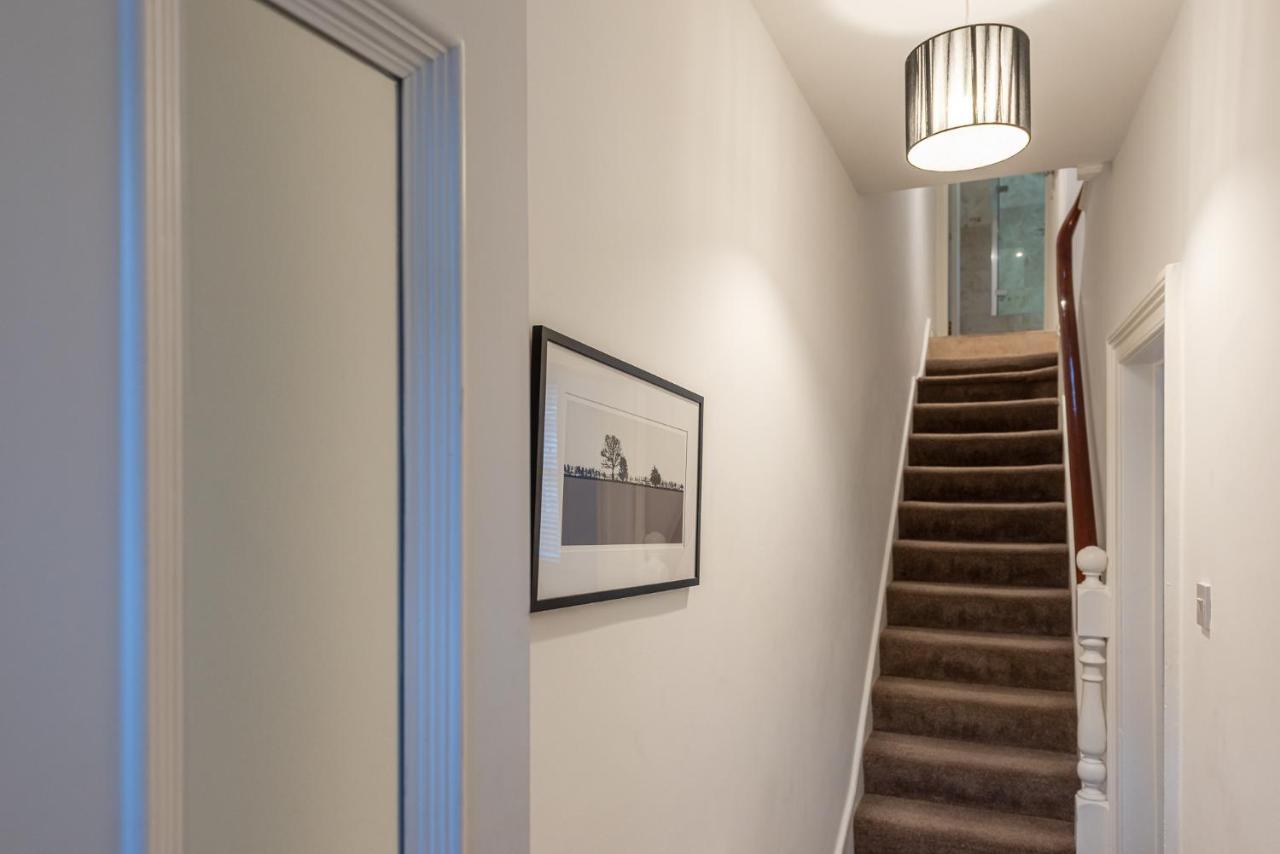 Perfectly Located 4 Storey Townhouse With 2 Parking Spaces In Central Harrogate Exterior foto